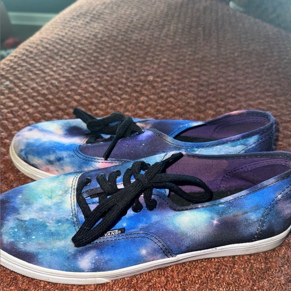 Vans - Picture 2 of 2